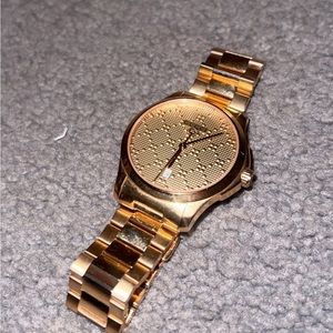 rose gold gucci watch